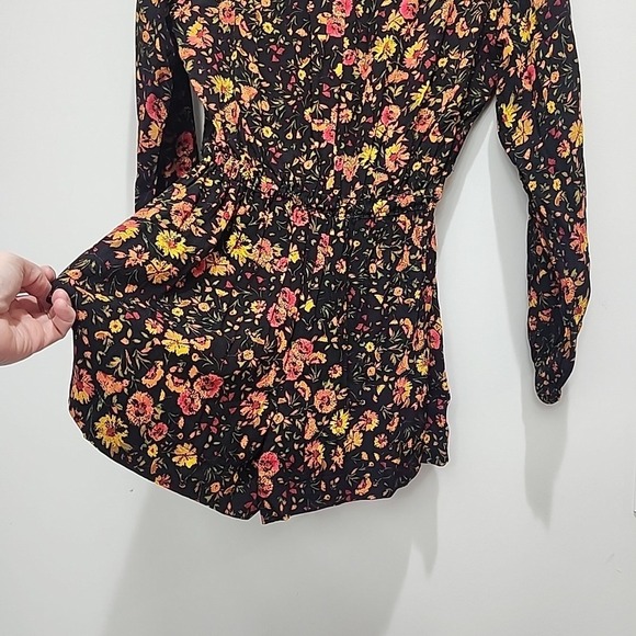NWT Oliveaceous Floral Long Sleeve Romper Boho Chic Black Shorts Jumper Size S - Picture 9 of 11